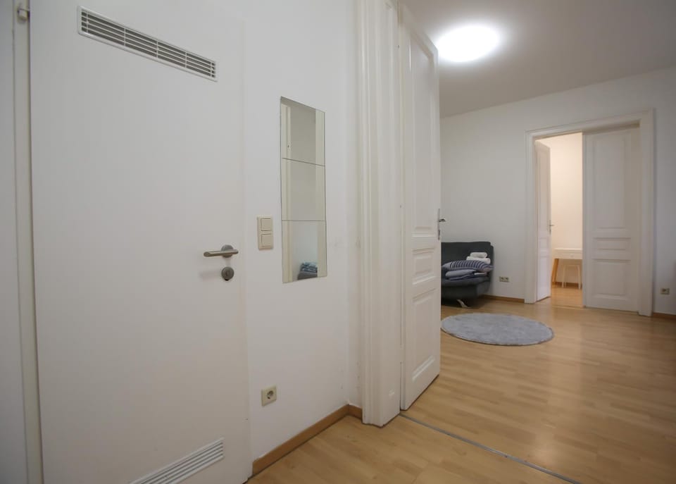 Facade/entrance, Photo of the whole room