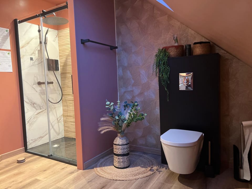 Shower, Toilet, Bathroom