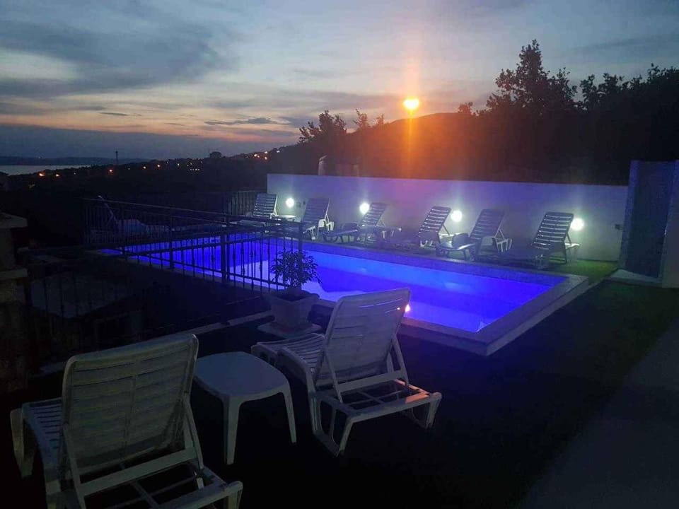 Property building, Summer, Swimming pool