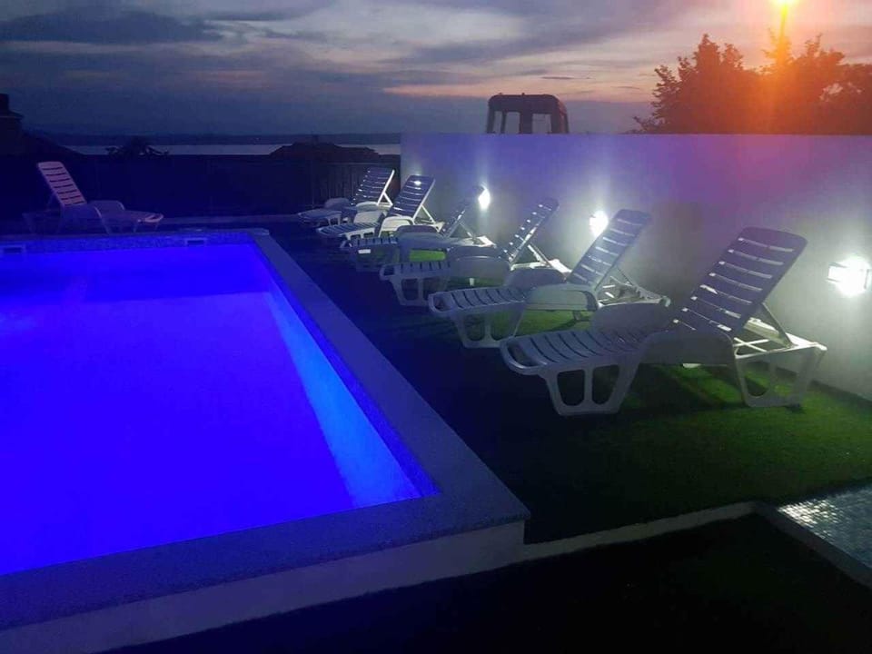 Property building, Summer, Swimming pool