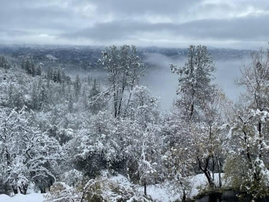 *Pinecone Hollow*Hot Tub & Game Room, Families House in Arnold