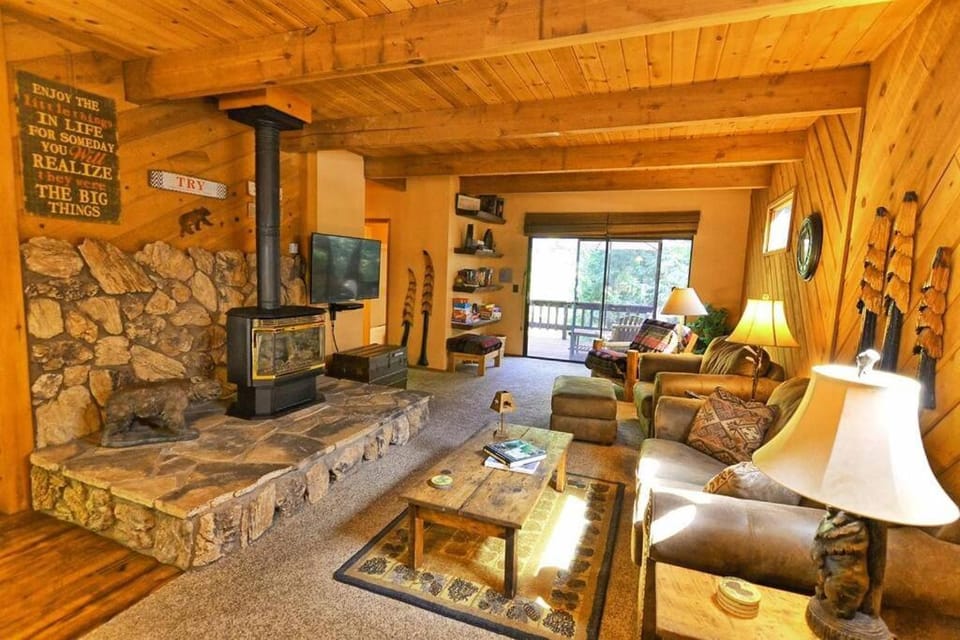 *Pinecone Hollow*Hot Tub & Game Room, Families House in Arnold