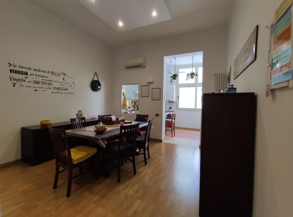 Living room, Decorative detail, Dining area, air conditioner
