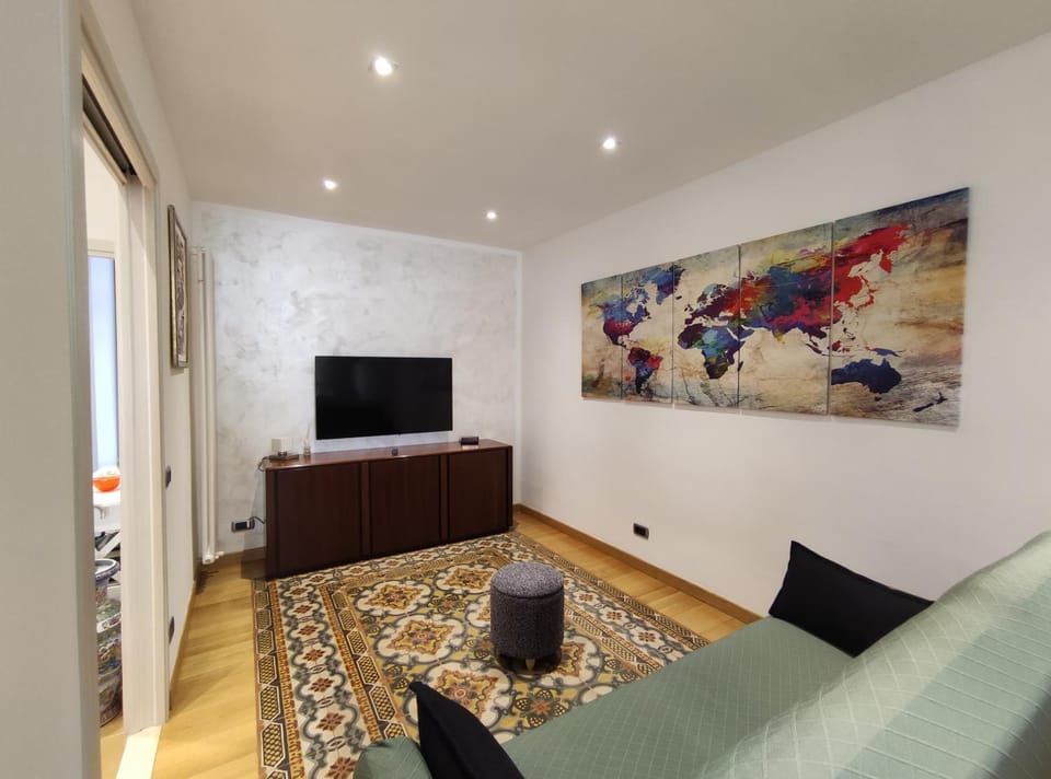 Communal lounge/ TV room, TV and multimedia, Living room