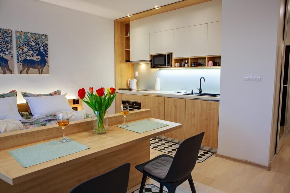 Kitchen or kitchenette, Dining area, minibar, pet friendly, stove