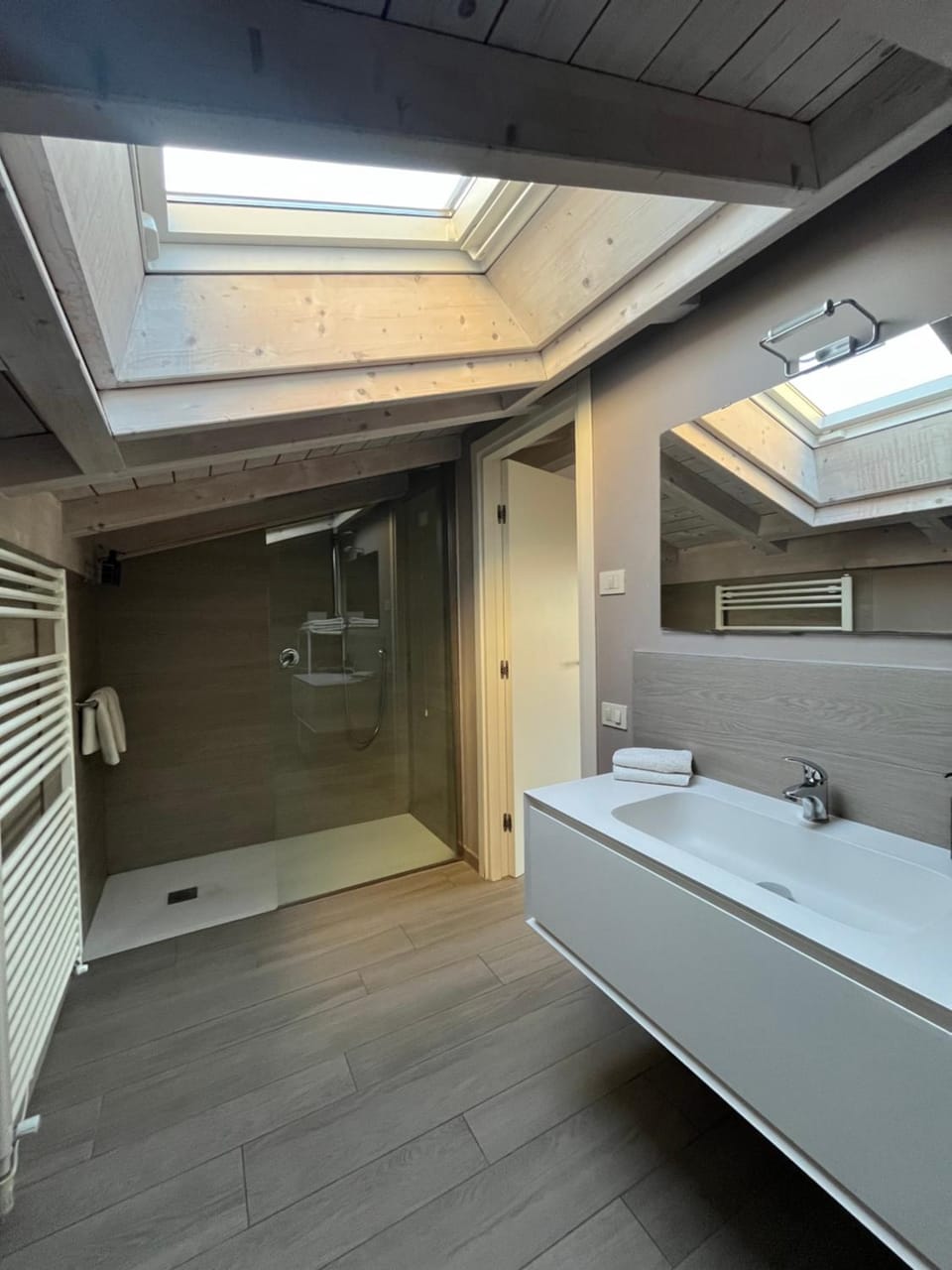 Bathroom, towels