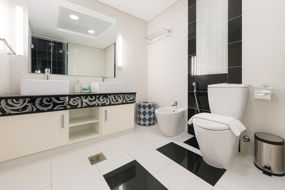 LUX 1 bed flat with Burj Khalifa View - 3 minute walk to Dubai Mall - Best Location - Best Balcony View Apartment in Dubai