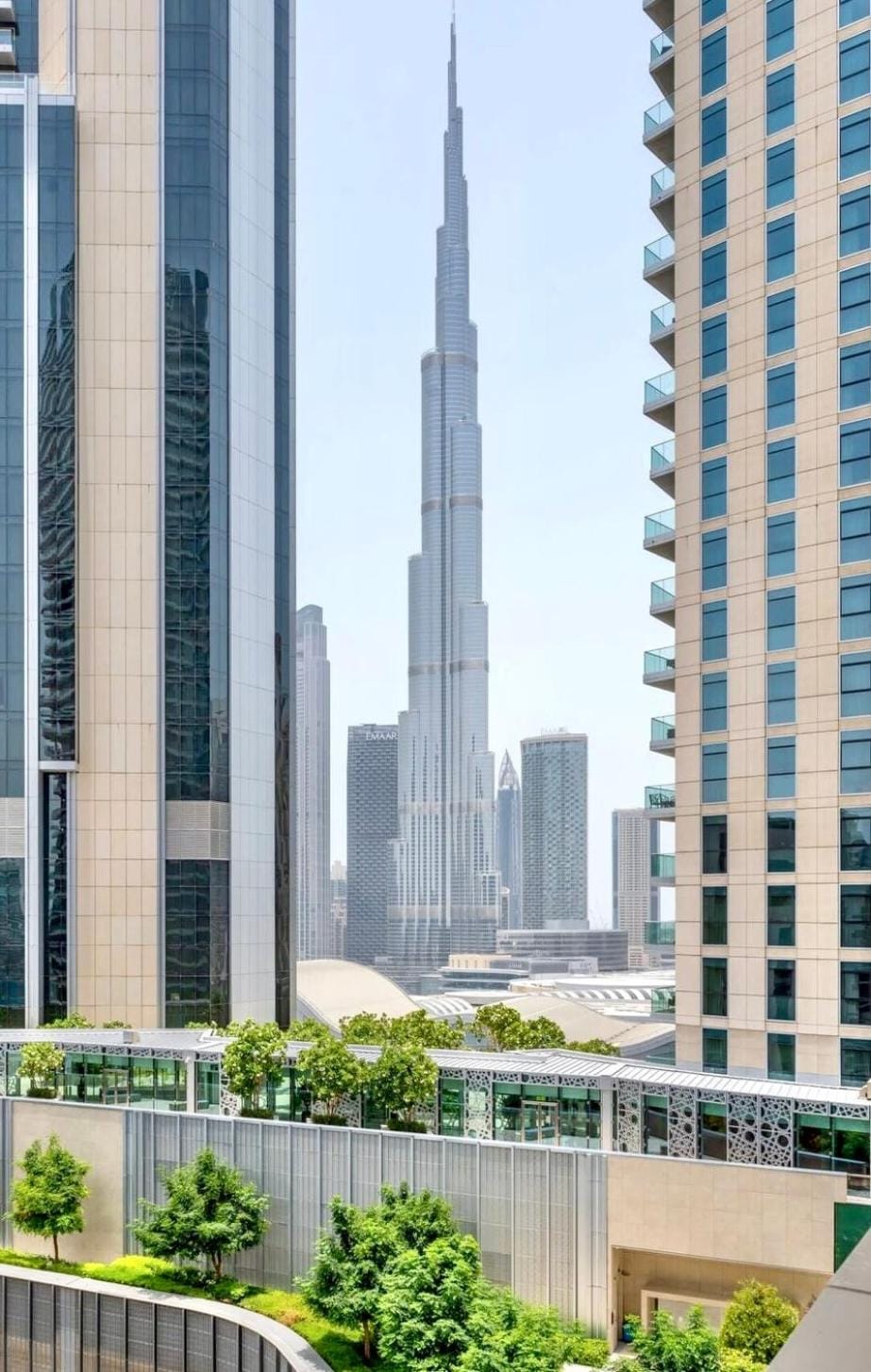 LUX 1 bed flat with Burj Khalifa View - 3 minute walk to Dubai Mall - Best Location - Best Balcony View Apartment in Dubai