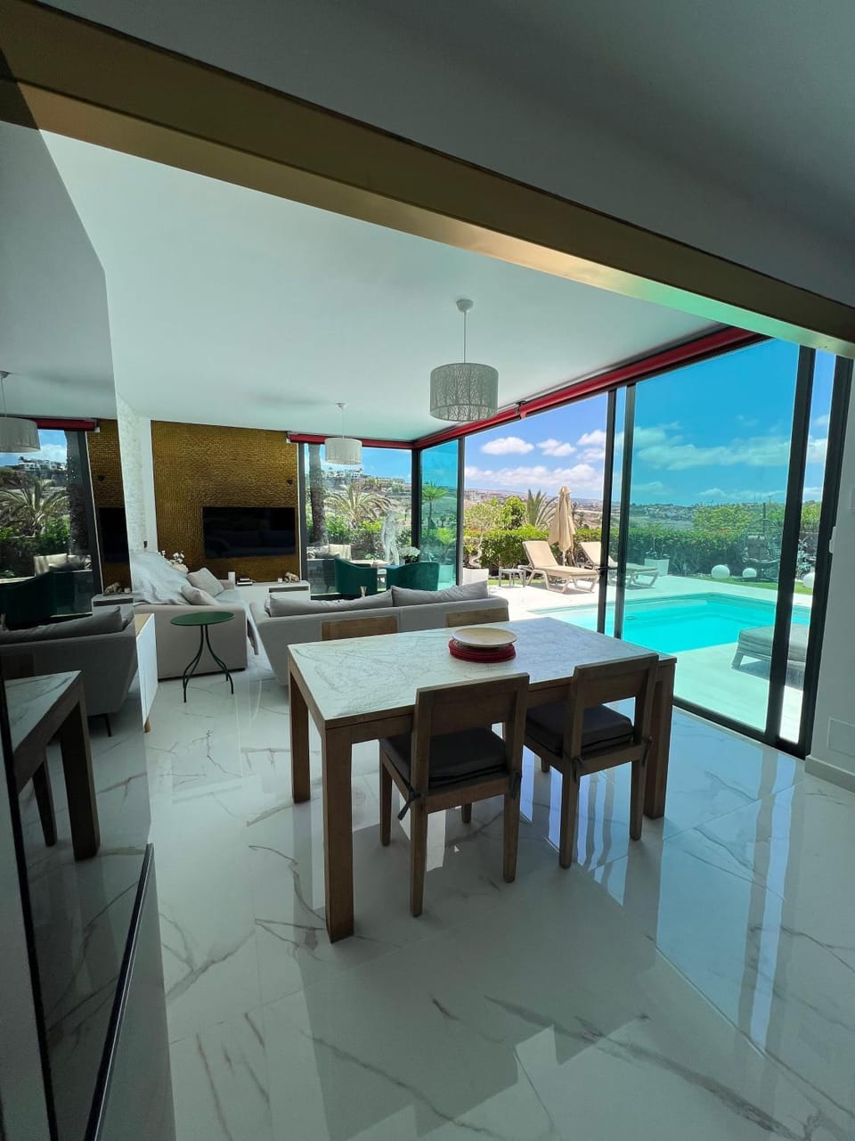 Living room, Dining area