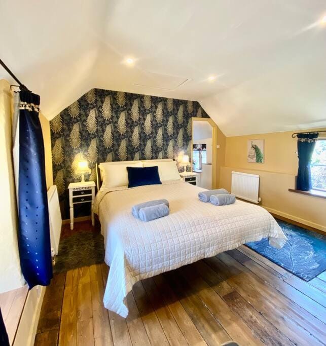 Luxury Cottage Dog friendly with Hot Tub House in Cotswold District