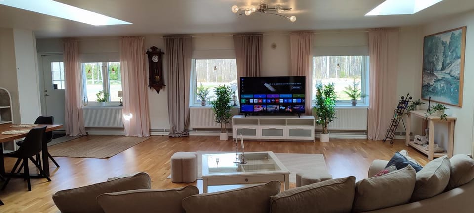 TV and multimedia, Living room, Seating area