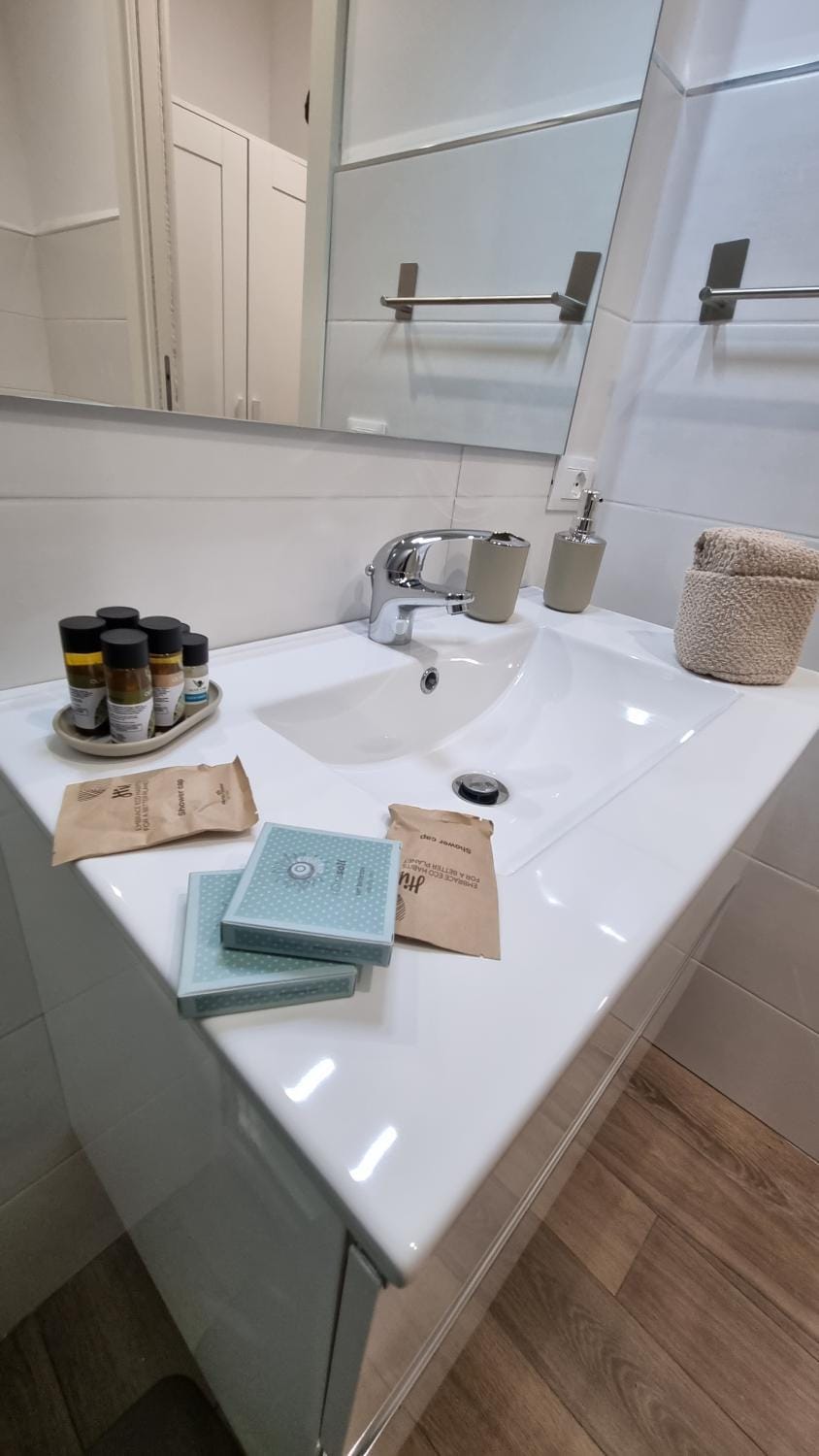 Bathroom, towels