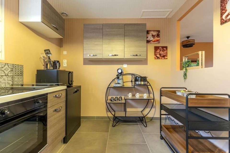 Kitchen or kitchenette, Dining area, dishwasher, minibar, pet friendly, toaster