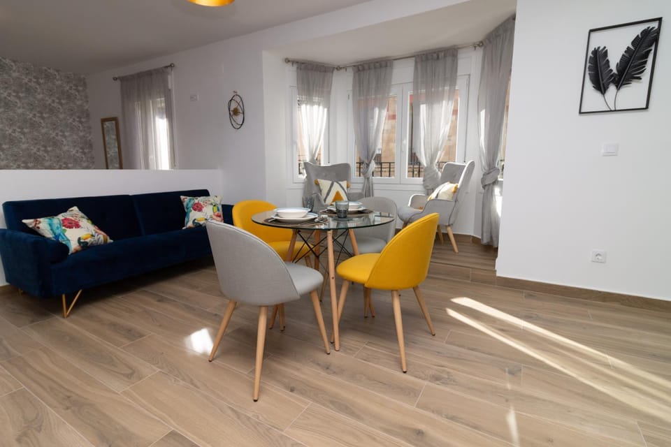 Seating area, Dining area