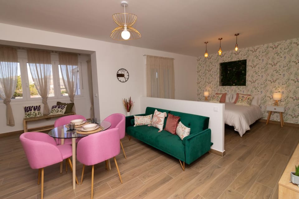 Photo of the whole room, Seating area, Dining area