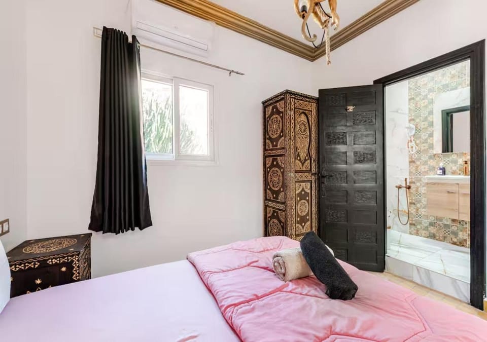 Bed, Photo of the whole room, Bedroom, wardrobe