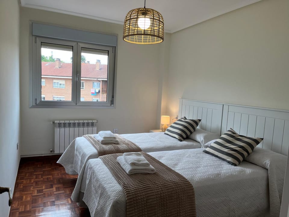 Bed, Photo of the whole room, Bedroom, internet, towels