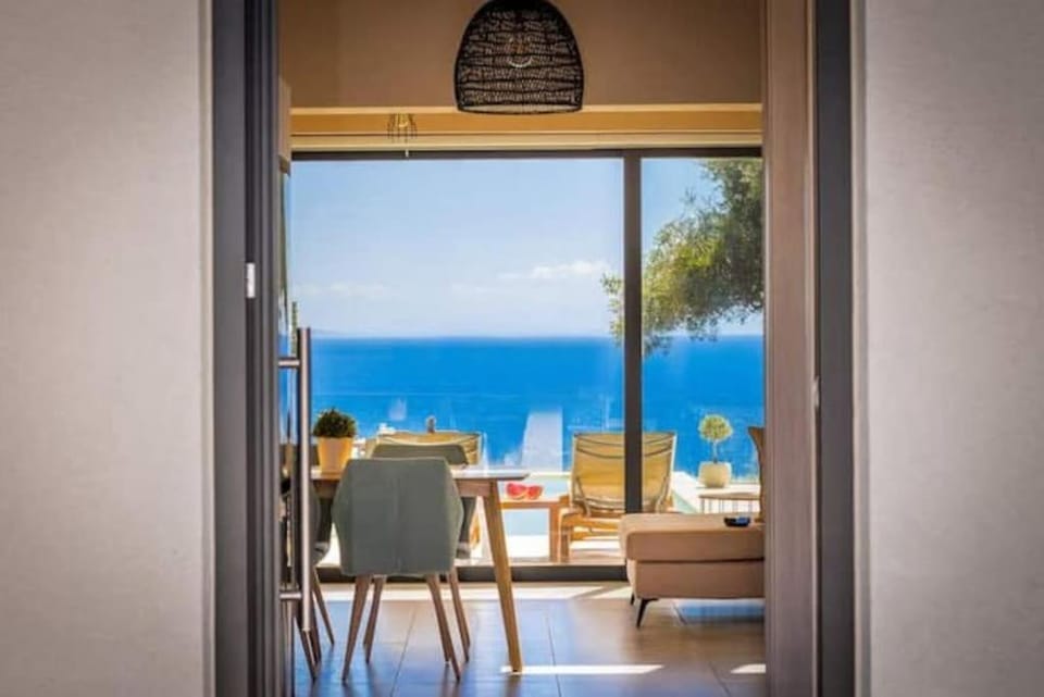 Patio, Day, Natural landscape, View (from property/room), Balcony/Terrace, Living room, Seating area, Dining area, Sea view