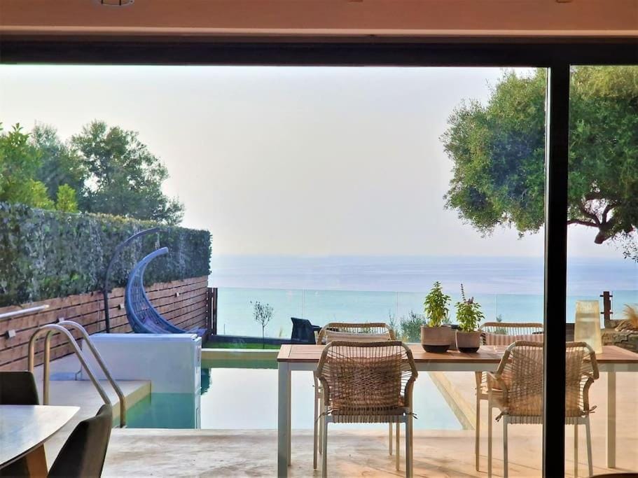 Day, Natural landscape, View (from property/room), Seating area, Dining area, Pool view, Sea view, Swimming pool