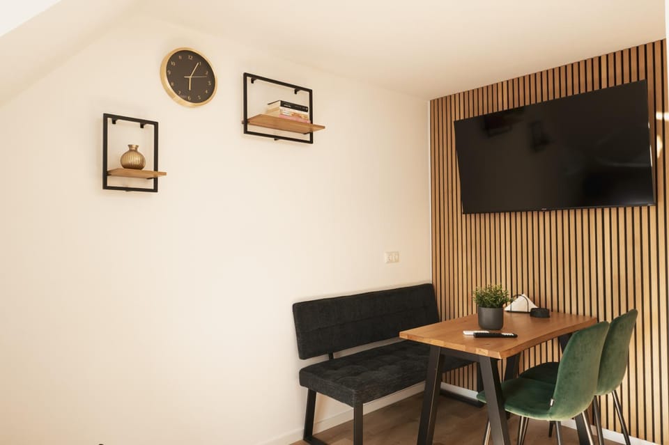 TV and multimedia, Dining area