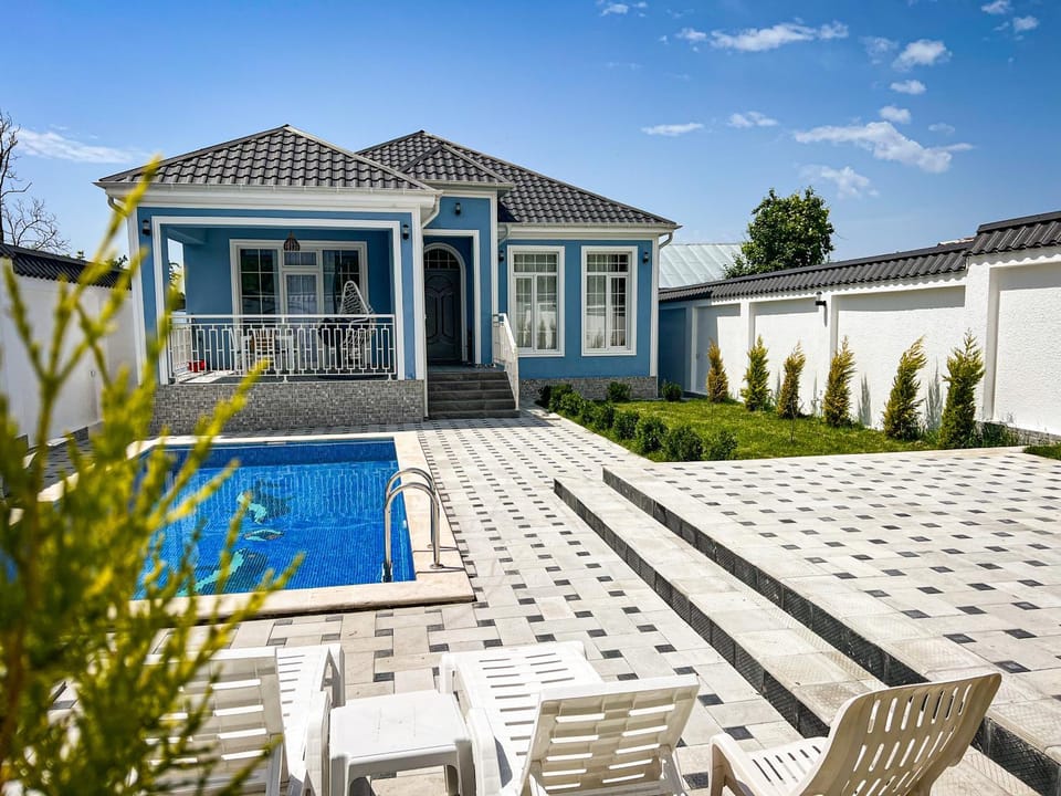 Property building, Patio, Day, Garden, Garden view, Pool view, Swimming pool, sunbed