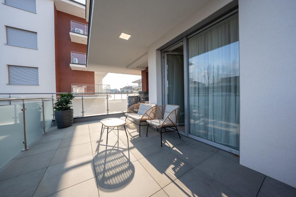 Property building, Patio, Day, View (from property/room), Balcony/Terrace, Dining area