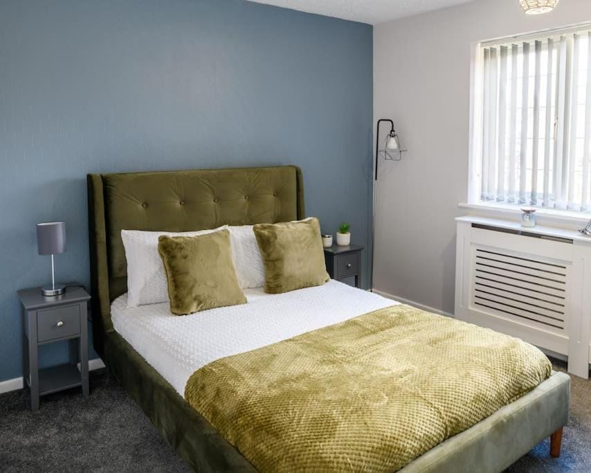 Stylish Two-bed House Birmingham with Parking House in Solihull