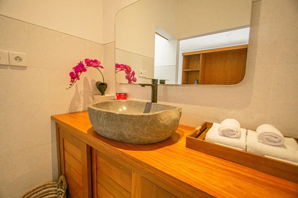 Bathroom, towels