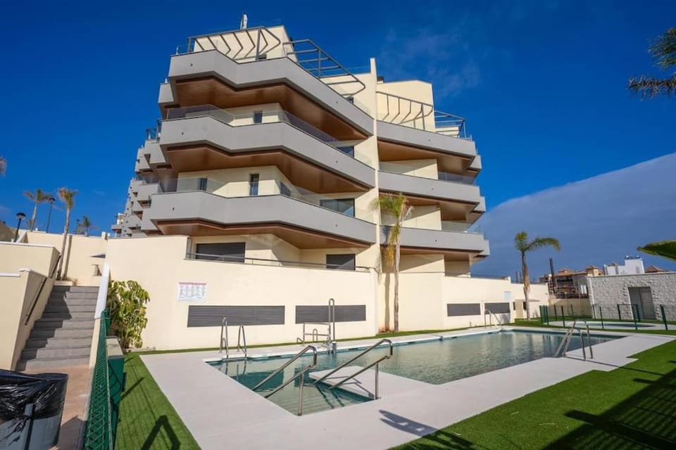 Property building, Day, Swimming pool