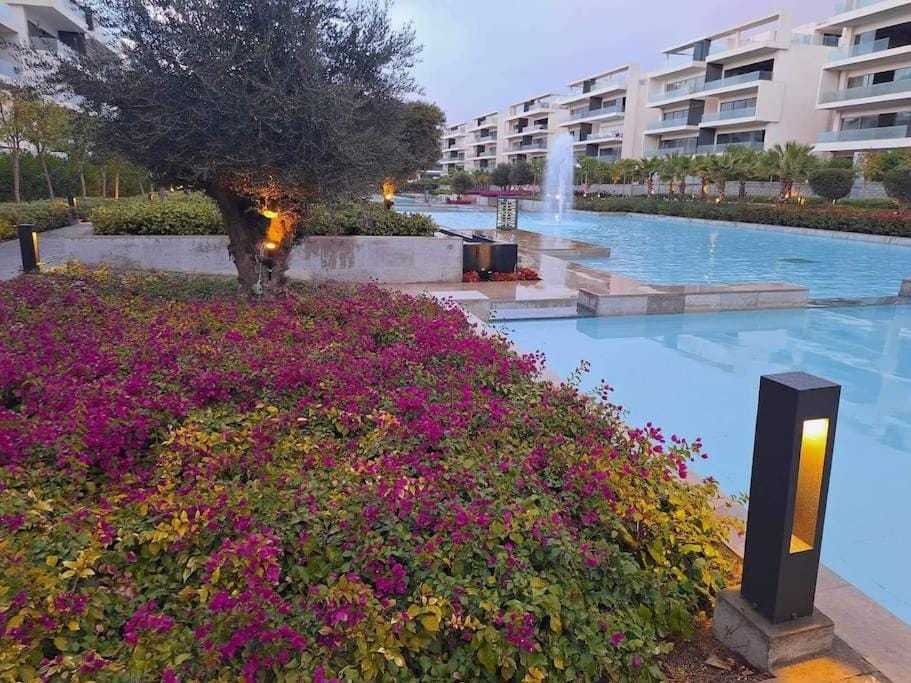 Luxurious Lakeview Apartment 2BR 92 Apartment in New Cairo City