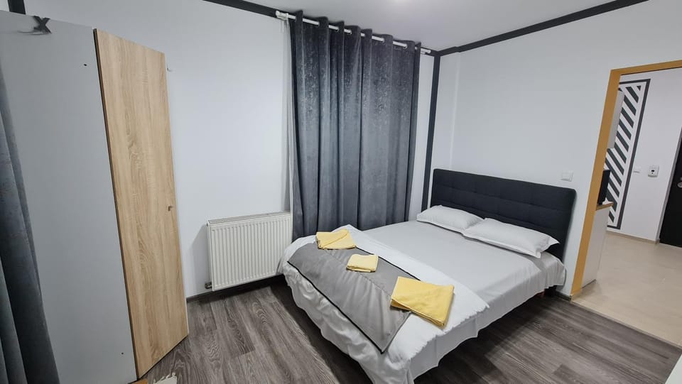 Bed, Photo of the whole room, Bedroom, internet, towels, wardrobe