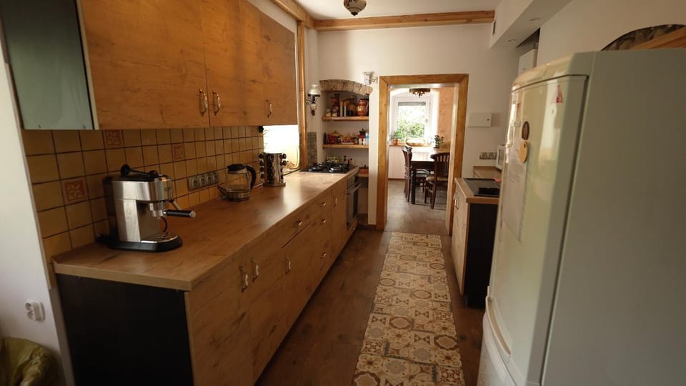 Coffee/tea facilities, Kitchen or kitchenette, oven, pet friendly, stove