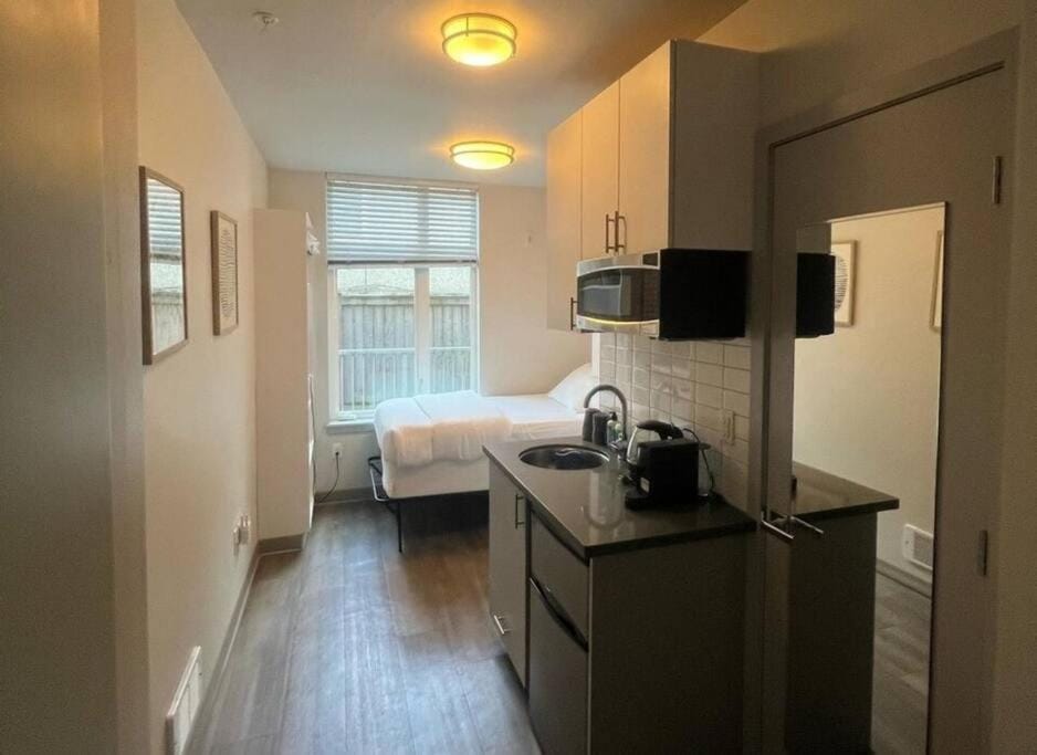 Pacific Trillium Studio, Wallingford 97 Walkscore Apartment in Seattle