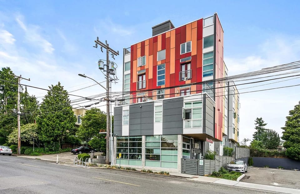 Salmonberry Studio in Wallingford - 97 Walkscore! Apartment in Seattle