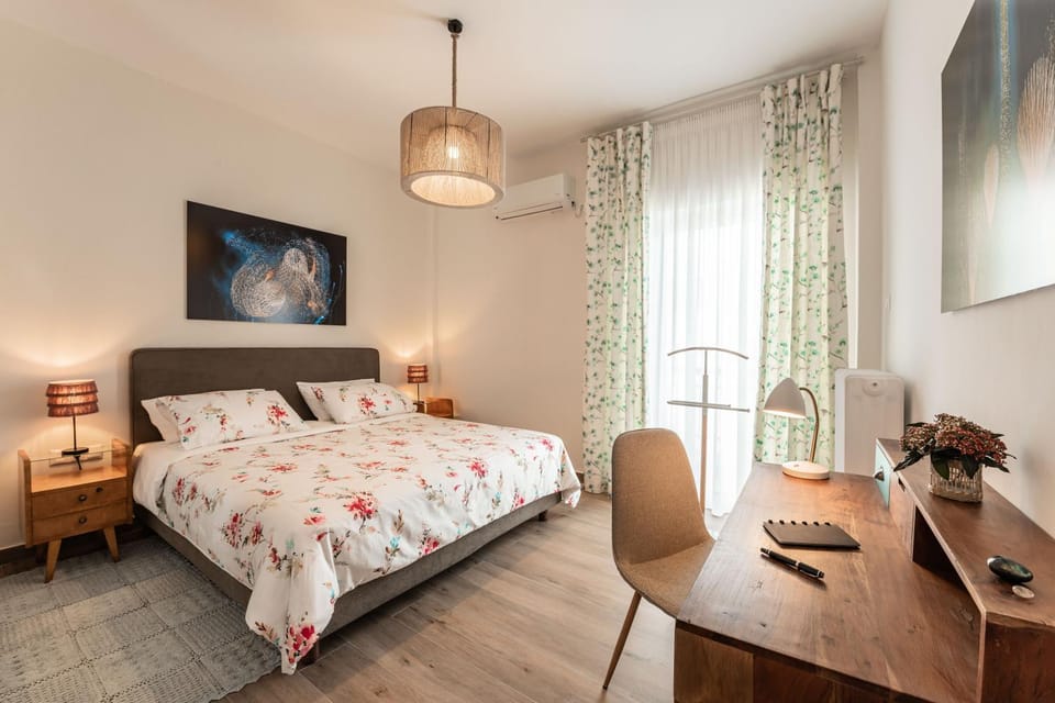 Artsy Spacious Cozy Apartment in Glyfada Center Apartment in South Athens