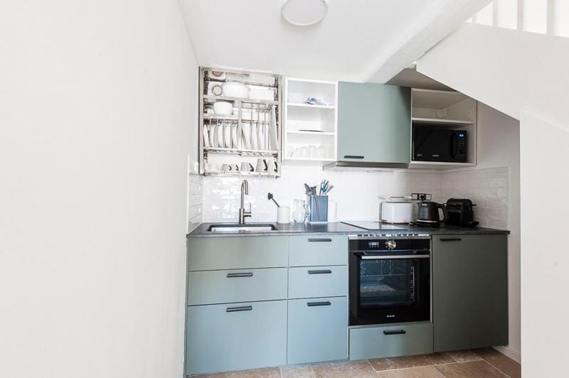 Coffee/tea facilities, Kitchen or kitchenette, dishwasher, oven, stove, toaster