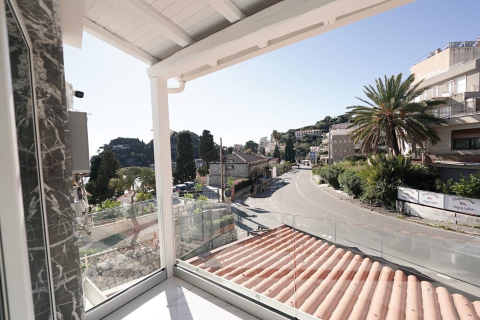City view, Sea view