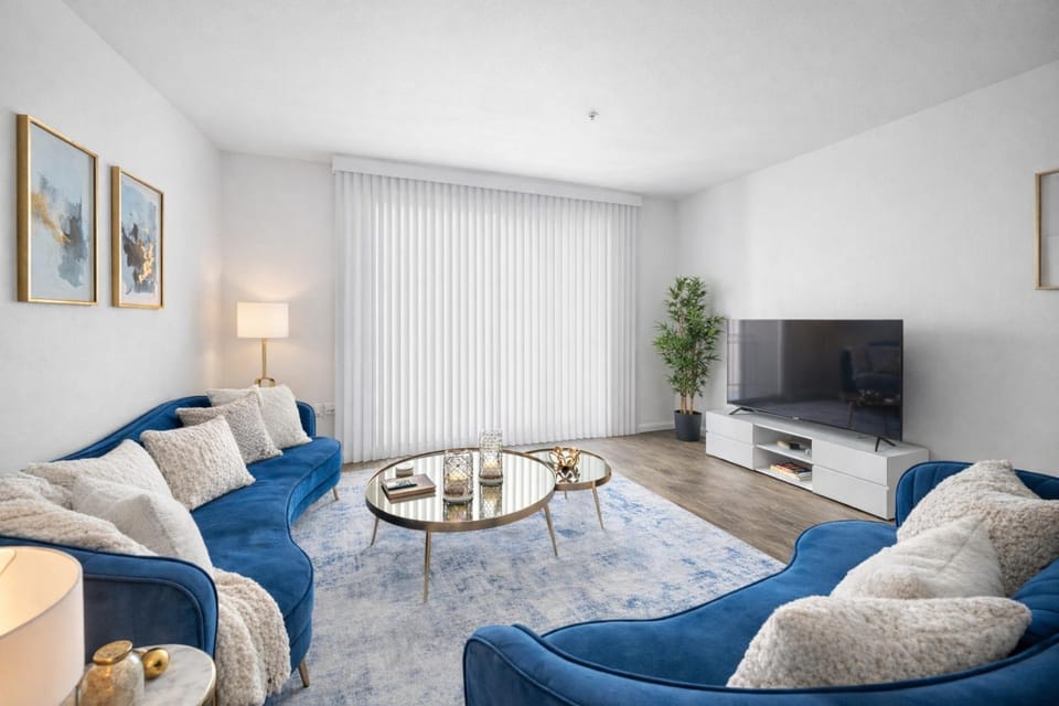 Venice Marina Pool and Spa Luxury Condo Apartment in Marina del Rey