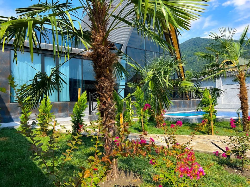 Property building, Day, Natural landscape, Garden, Garden view