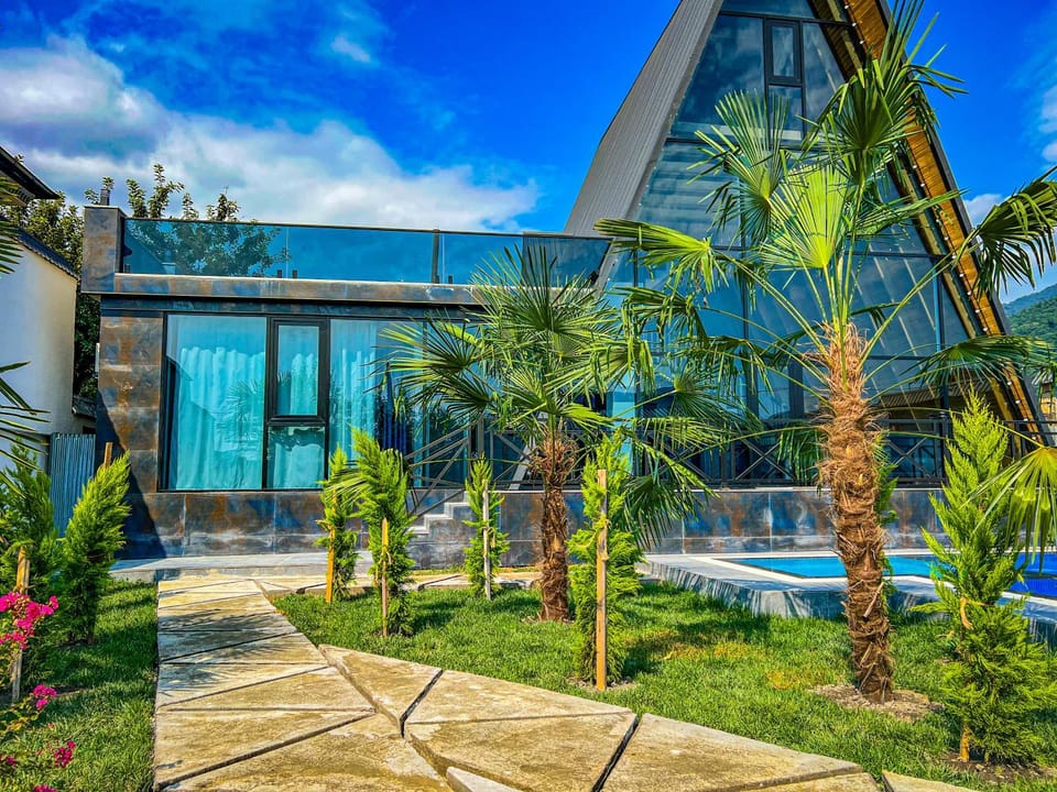 Property building, Day, Garden, Garden view, Pool view