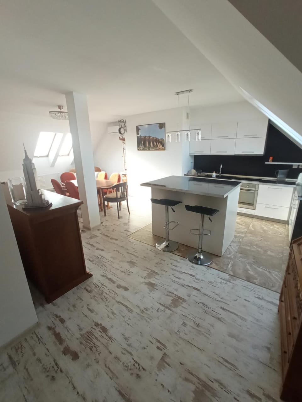 Kitchen or kitchenette, Living room, Seating area, Dining area