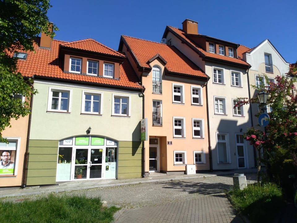 Property building, Location