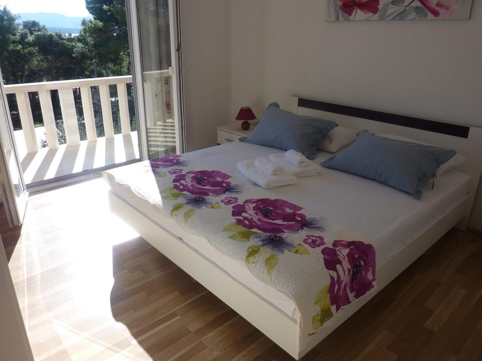 Bed, View (from property/room), Balcony/Terrace, Bedroom