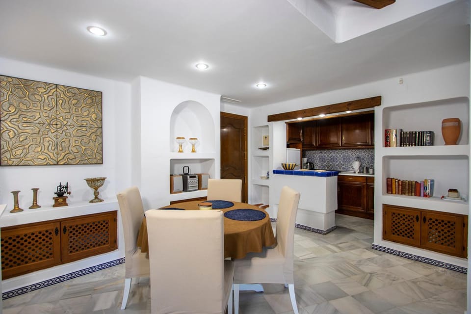 Kitchen or kitchenette, Living room, Dining area, oven