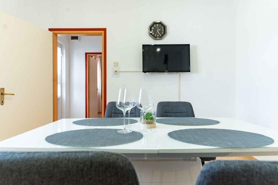 TV and multimedia, Dining area