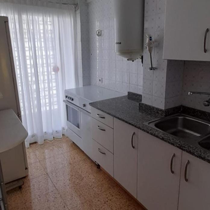 Kitchen or kitchenette, pet friendly, stove