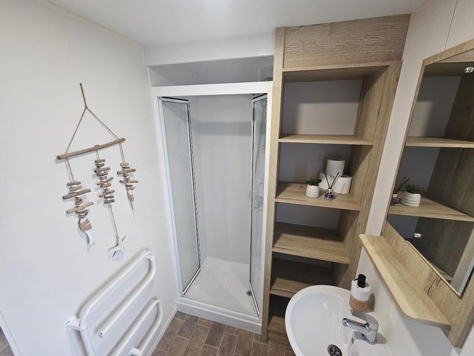 3 Bedroom Deluxe Caravan at Haven Devon Cliffs House in East Devon District