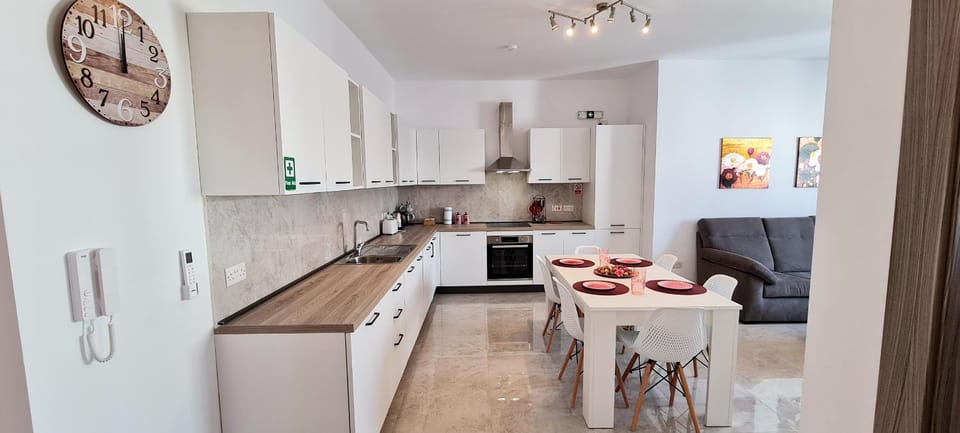 Dining area, kitchen
