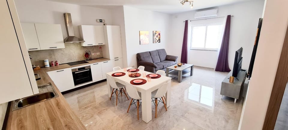 Living room, Dining area, kitchen