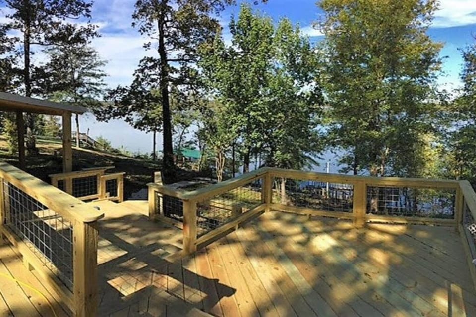 Bay Dreamer Custom Lakefront House, Boathouse and House in Toledo Bend Reservoir